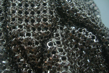 整体手感不平滑，片脚容易勾在一起