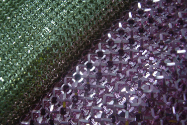 整体手感不平滑，片脚容易勾在一起